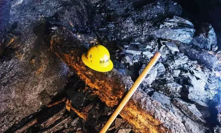 मेघालयको कोइला खानी दुर्घटनामा मृत्यु भएका नेपाली युवाको शव ल्याउन समस्या