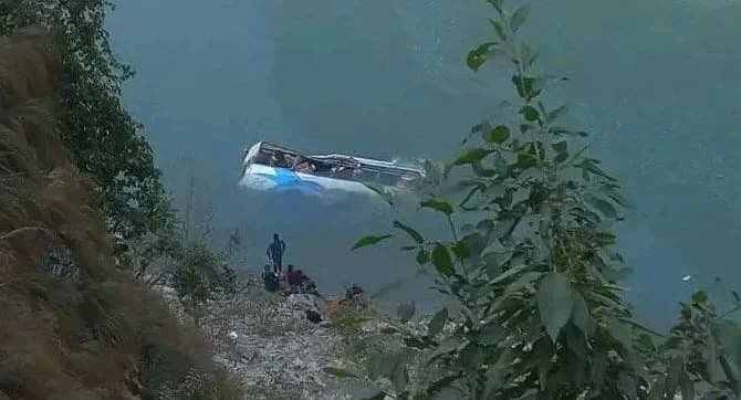 तामाकोशी बस दुर्घटनामा मृत्यु हुनेको संख्या १२ पुग्यो