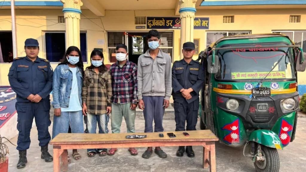 झापाको गौरीगञ्जमा ब्राउन सुगरसहित चार जना पक्राउ