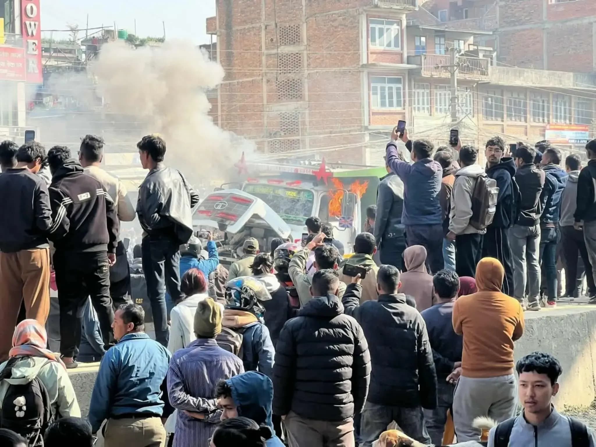 बनेपामा टिपरमा आगजनी गरेको आरोपमा १३ जना पक्राउ