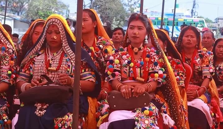 कञ्चनपुर– राना थारू समुदायले परम्परागत ‘खखडेहरा पर्व’ मनाउँदै 