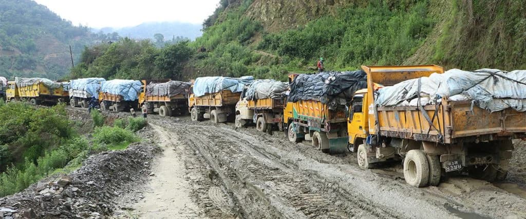 स्थानीयको अवरोधपछि बञ्चरेडाँडामा फोहर विसर्जन रोकियो