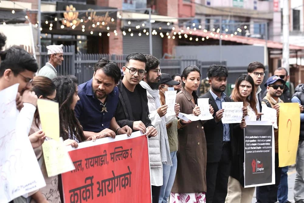 जेन–जीसहितका युवाहरू कार्की आयोग प्रतिवेदन सार्वजनिक गर्न माइतीघरमा धर्ना