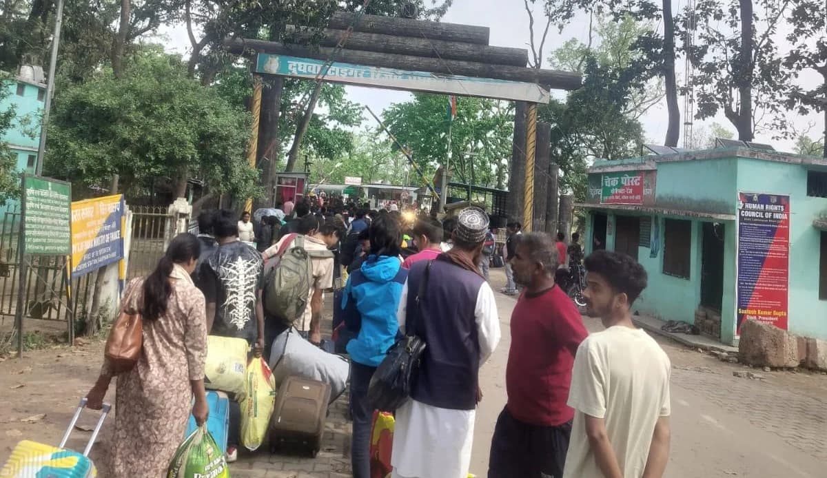 भारतमा ग्यास अभावपछि नेपाली कामदार स्वदेश फर्किन थाले
