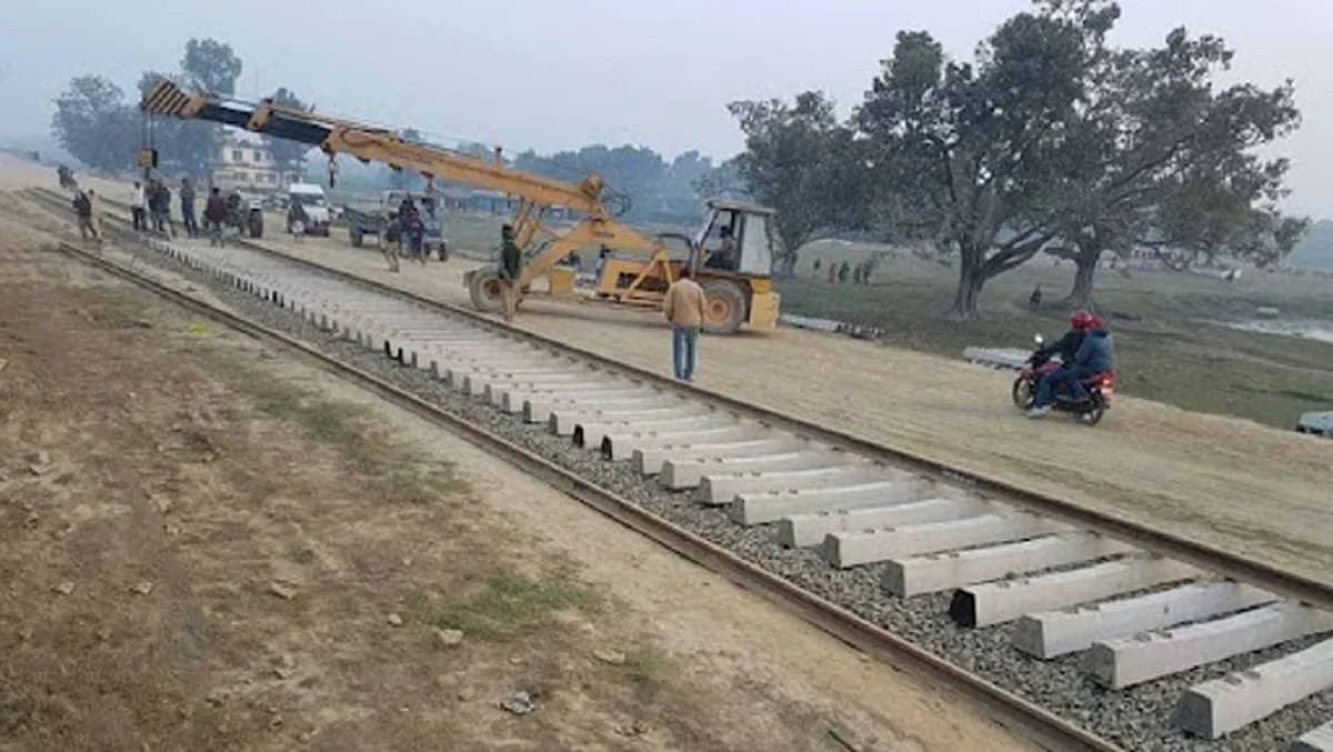 पूर्व–पश्चिम रेल निर्माणमा मुआब्जा विवादका कारण काम ठप्प