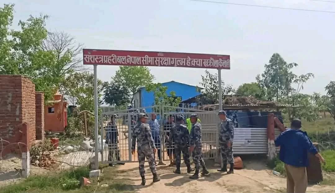 कैलालीमा सशस्त्र प्रहरी गुल्ममा आक्रमण, एक पक्राउ पाँचको खोजी