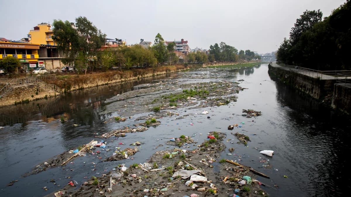 सिनामङ्गल बागमती पुलमा सफाइ अभियानबाट तीन मेट्रिक टन फोहोर व्यवस्थापन