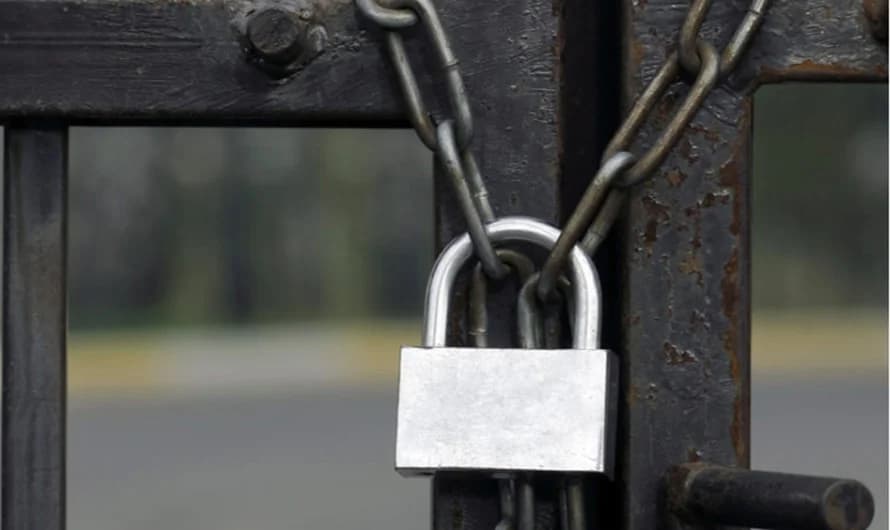 उडान अनियमितताप्रति आक्रोश : जुम्लामा नेपाल एयरलाइन्सको कार्यालयमा तालाबन्दी