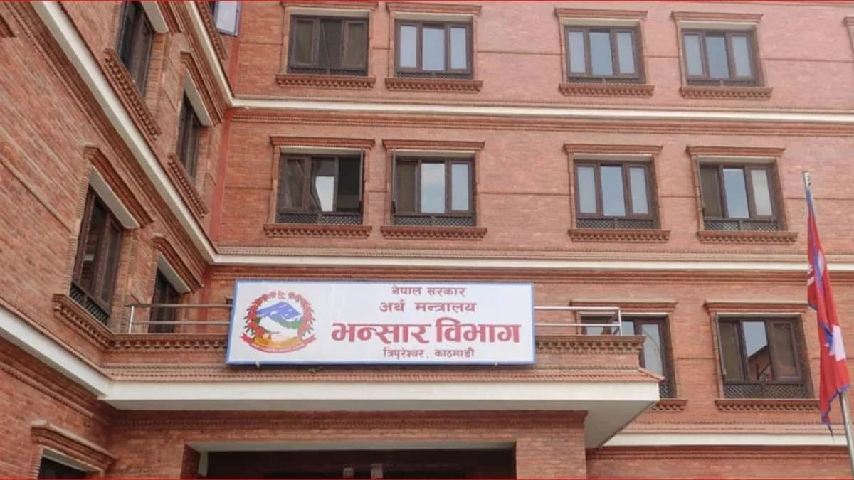 परनिर्भरता बढ्दै जाँदा व्यापार घाटा ११ खर्ब नाघ्यो