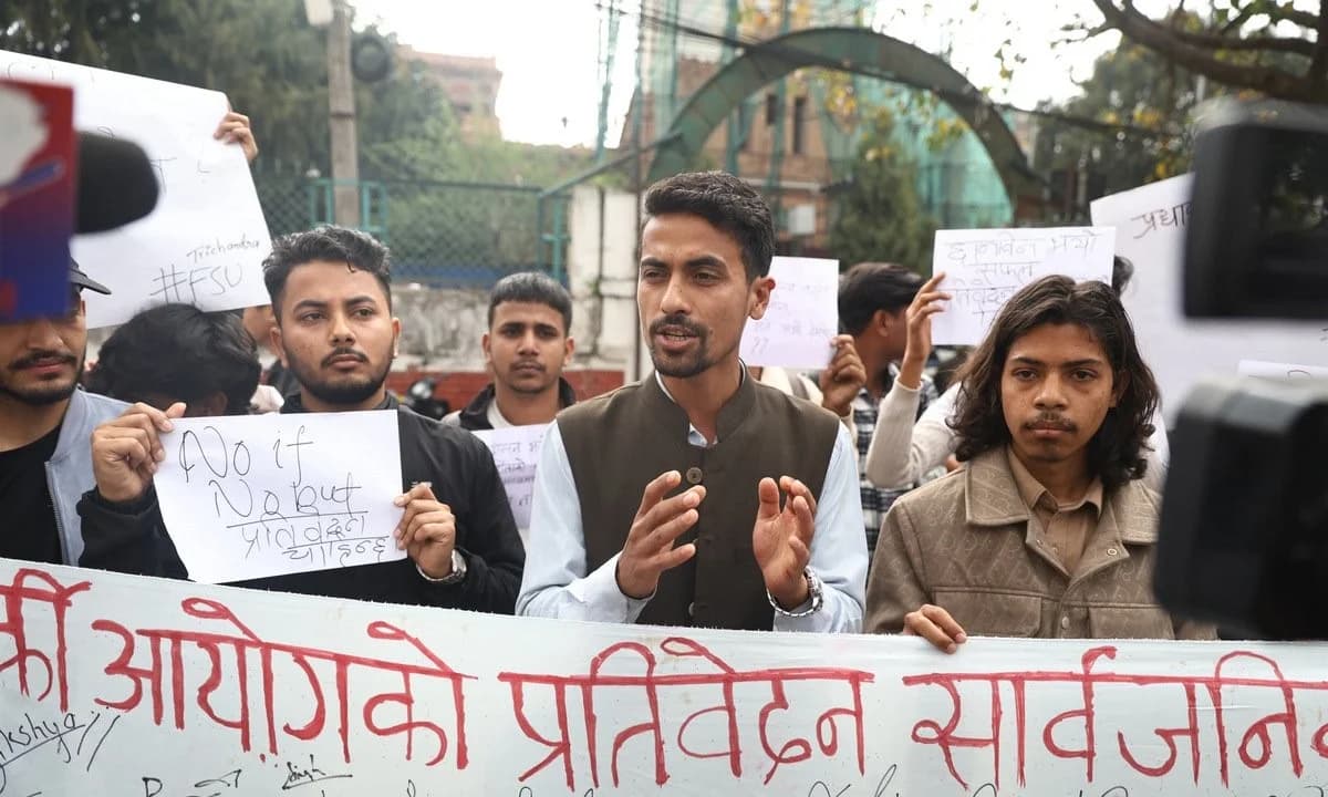 त्रिचन्द्र कलेजका विद्यार्थीले कार्की जाँचबुझ आयोगको प्रतिवेदन सार्वजनिक गर्न सरकारसँग माग गर्दै प्रदर्शन