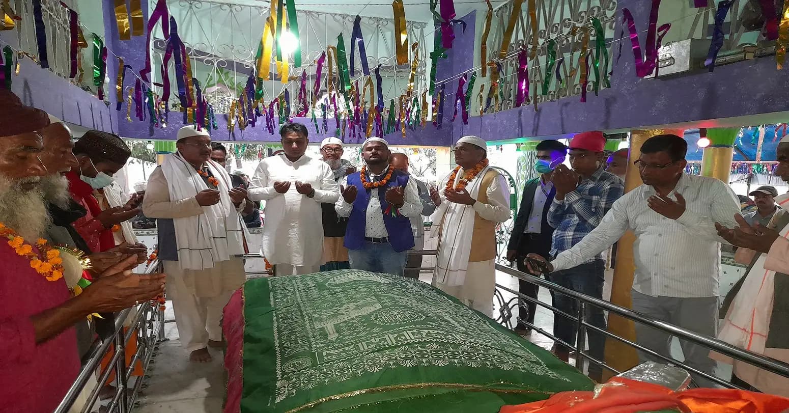  महोत्तरीको रौजा मजार सरिफमा उर्स सुरु, लाखौँ श्रद्धालुको सहभागिता