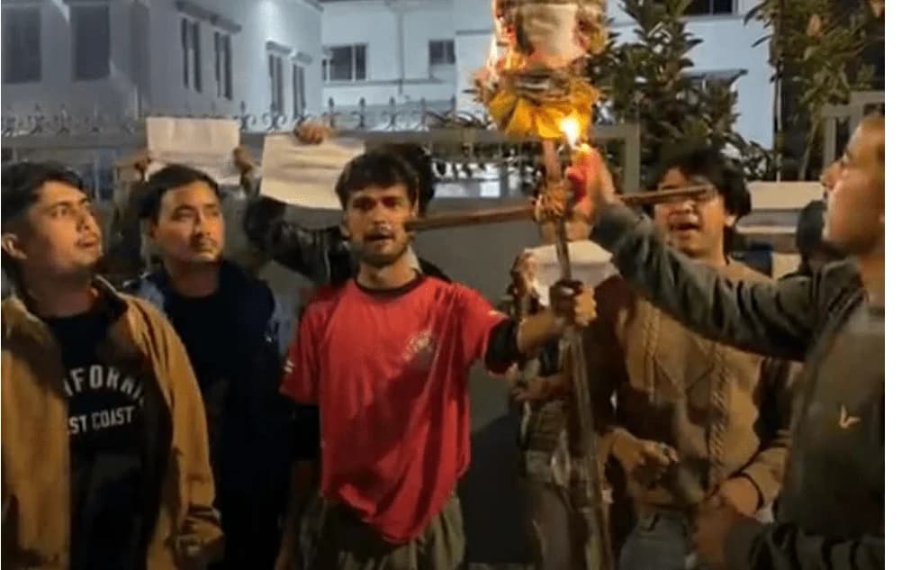 एमालेमा संसदीय दलको नेताप्रति युवा पुस्ता असन्तुष्ट, सामाजिक सञ्जाल र सडकमा विरोध