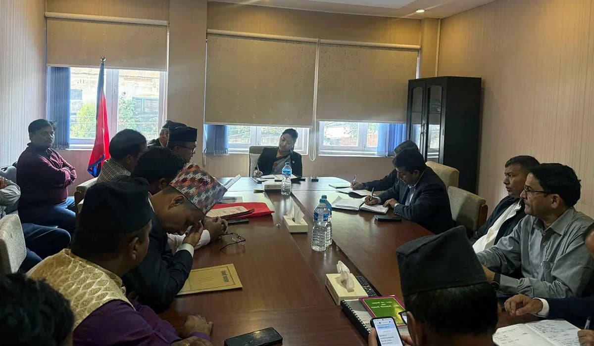  मन्त्री रावलले सहकारी पीडितसँग प्रत्यक्ष संवाद सुरु