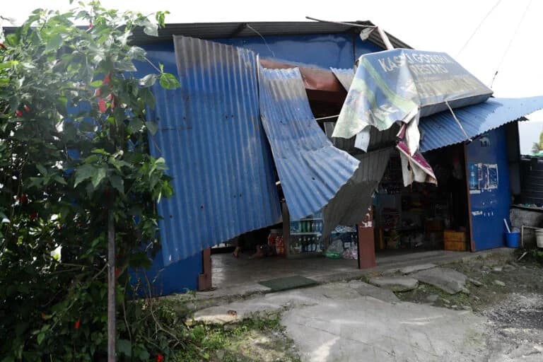 फेवाताल किनारमा अवैध संरचना हटाउने अभियान तीव्र