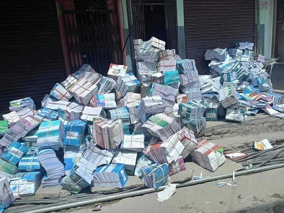 नयाँ शैक्षिकसत्रअघि नै कर्णाली र लुम्बिनीका १० जिल्लामा पाठ्यपुस्तक वितरण