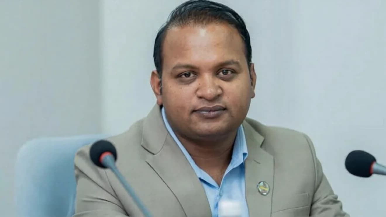 रास्वपाको सिफारिसमा प्रधानमन्त्रीले श्रममन्त्री दीपककुमार साहलाई पदमुक्त गरे