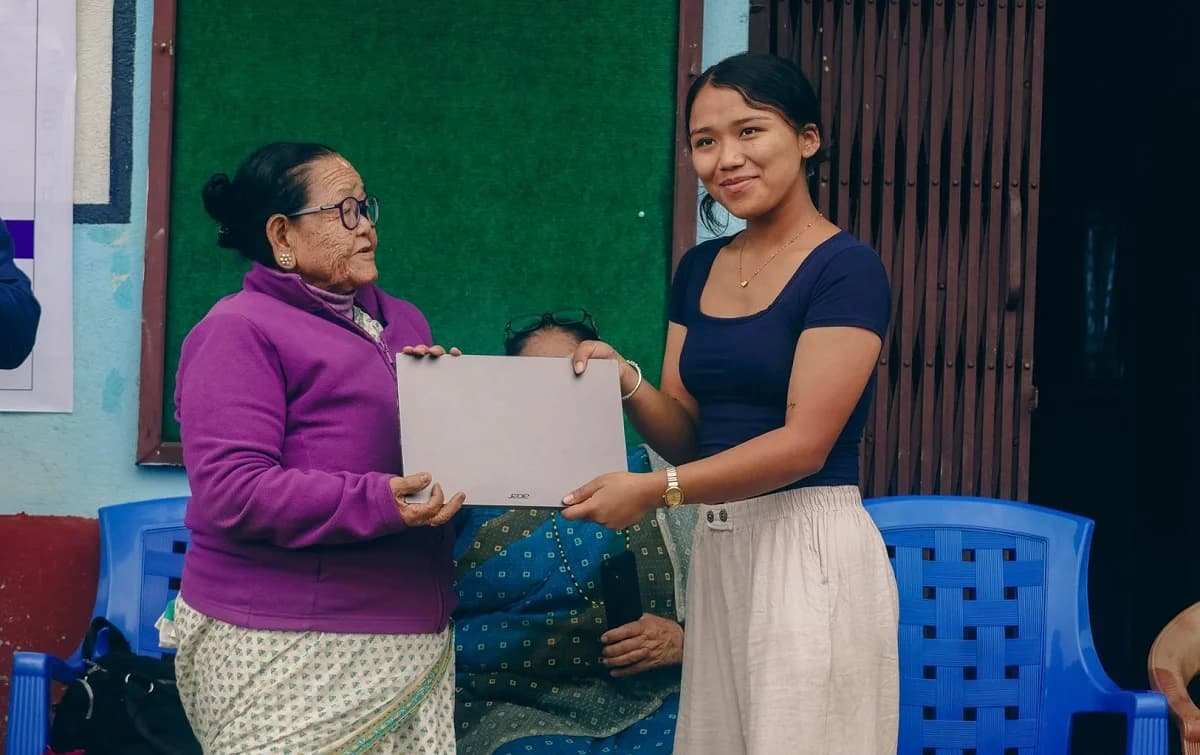 इलाम नगरपालिकाद्वारा २० उद्यमीलाई ल्यापटप वितरण, स्वरोजगार प्रवर्द्धनमा जोड