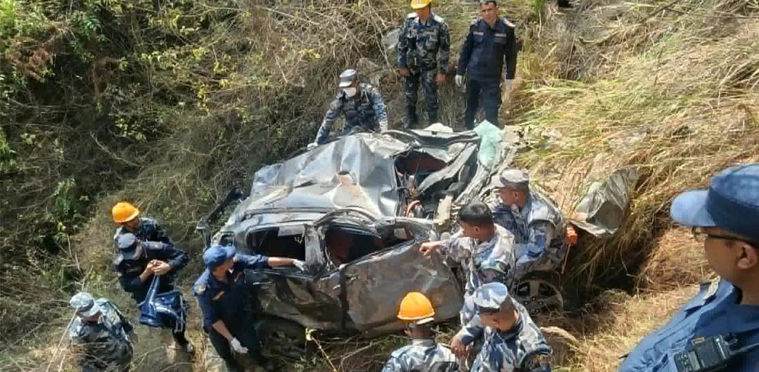 दक्षिणकालीमा कार दुर्घटना: भिरबाट खस्दा एक जनाको मृत्यु