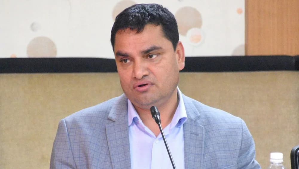 सार्वजनिक बिदामा ओपीडी सेवा बन्द हुँदा बिरामी मारमा, सरकारको ध्यानाकर्षण गराउँदै प्रदीप पौडेल
