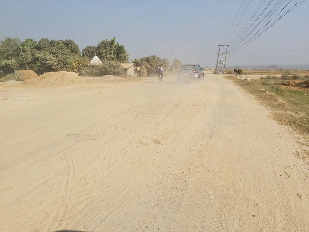 उदयपुरमा सडक निर्माण अलपत्र, ठेकेदार सम्पर्कविहीन हुँदा स्थानीय आक्रोशित