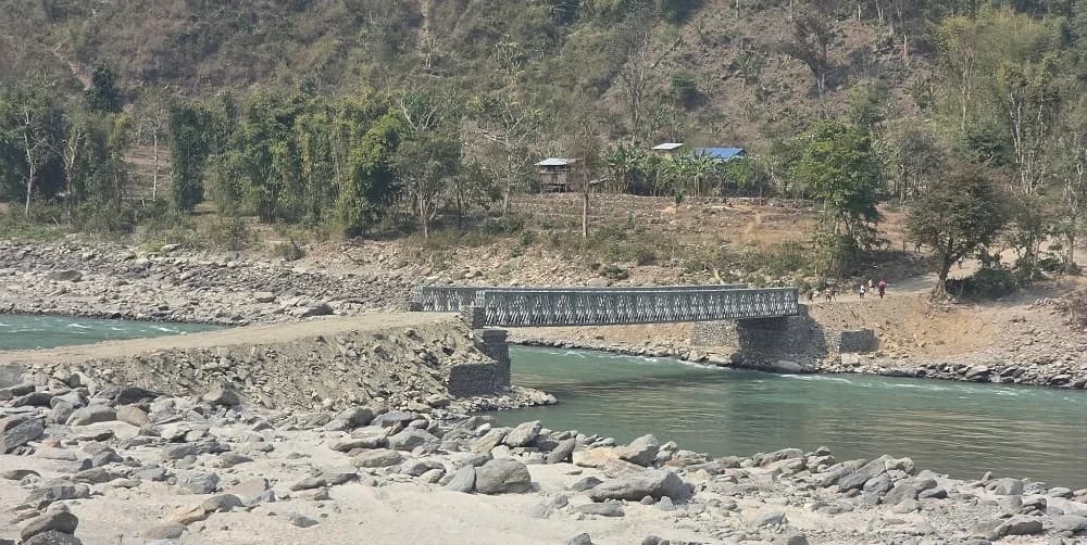 सुनकोशीमा राखिएका बेलिब्रिज हटाइँदै, खोटाङ–तराई सिधा यातायात फेरि अवरुद्ध हुन
