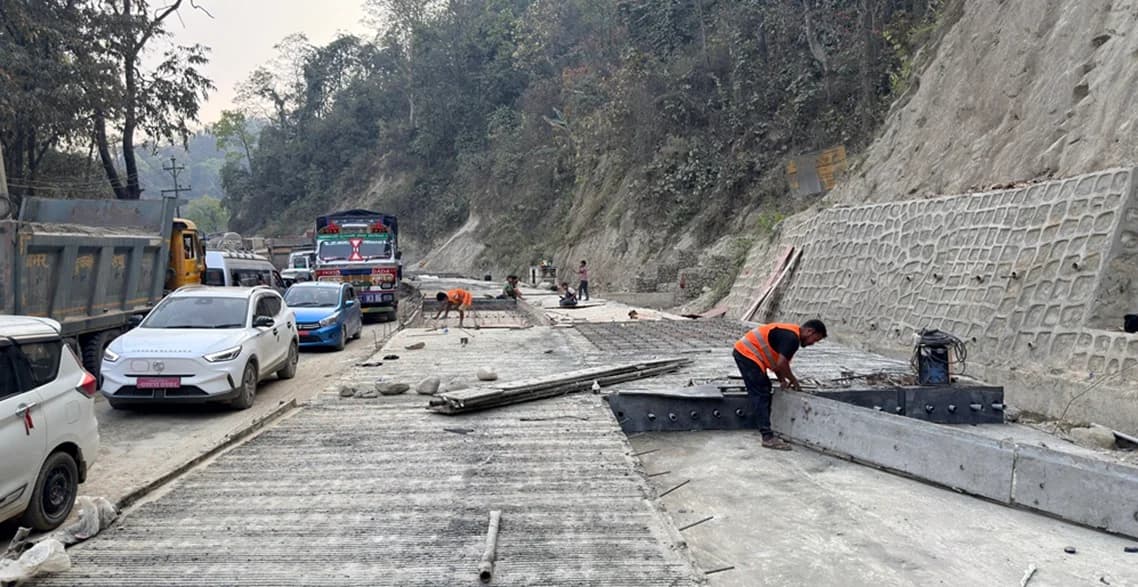 नारायणगढ–बुटवल सडक विस्तार : दाउन्नेमा एकतर्फी ढलान सम्पन्न, यातायात सहज हुने संकेत