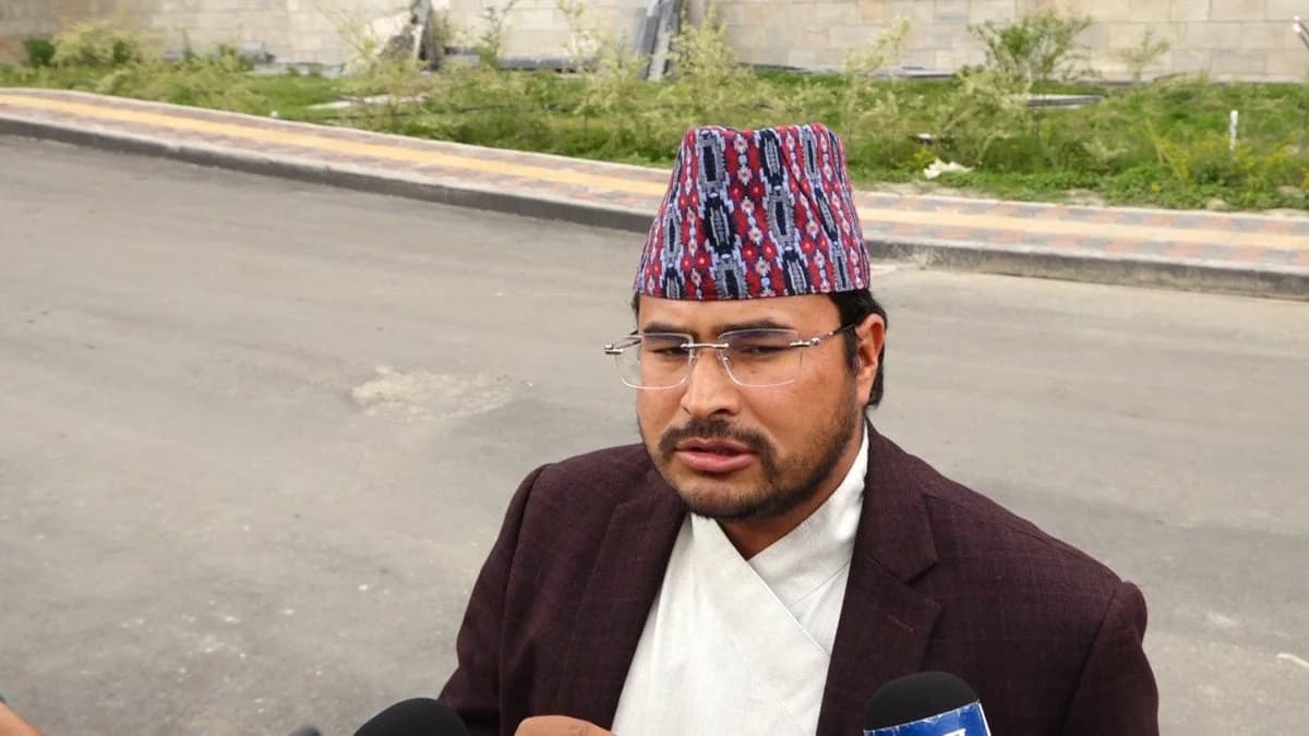 प्रधानमन्त्रीको राजीनामा माग नगर्न हर्क साम्पाङलाई ज्ञानेन्द्र शाहीको आग्रह