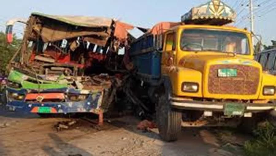 बङ्गलादेशमा भीषण ट्रक दुर्घटना, १५ जनाको मृत्यु