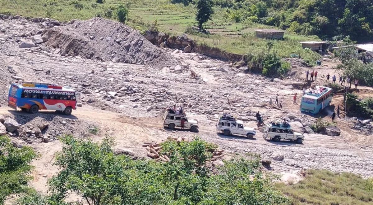बाढीले बगाइरहन्छ डाइभर्सन, सास्ती खेप्दै यात्रु