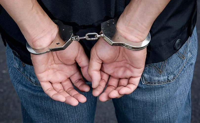 सार्वजनिक यातायातमा लुटपाट गर्ने २ जना पक्राउ
